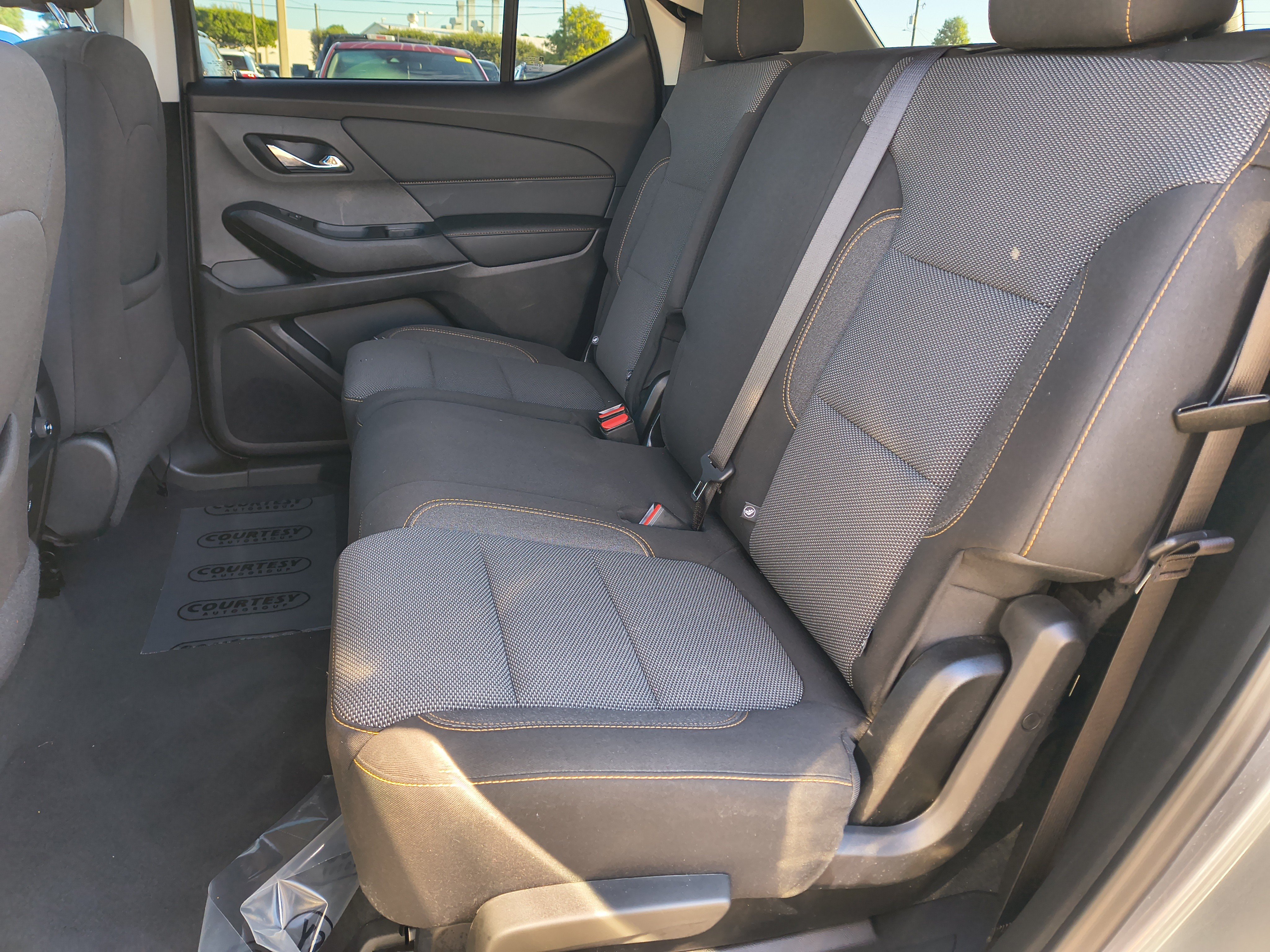 Used 2021 Chevrolet Traverse LT FWD image 18