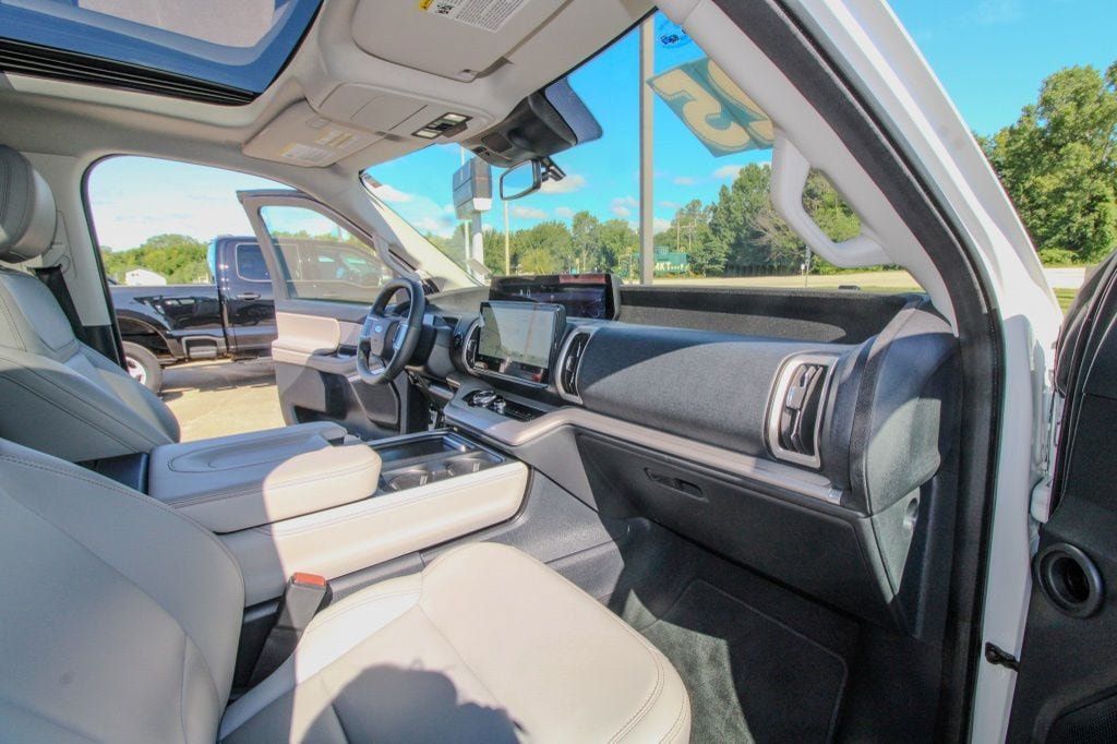 Used 2025 Ford Expedition Active AWD/4WD image 19