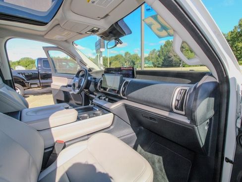 Used 2025 Ford Expedition Active AWD/4WD image 19