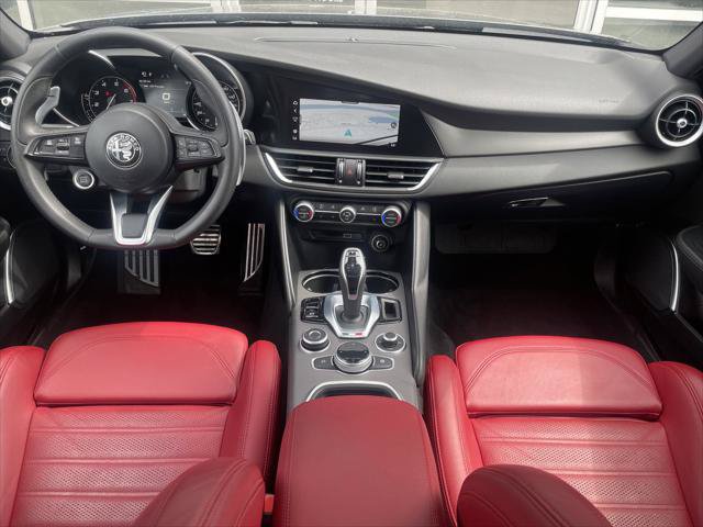 Certified 2022 Alfa Romeo Giulia Veloce AWD/4WD image 2