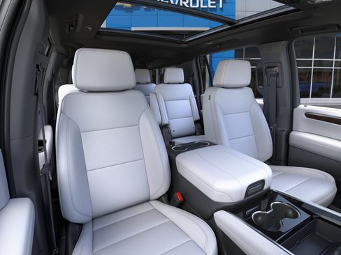 New 2026 Chevrolet Suburban Premier w/ Sun And Tow Package AWD/4WD image 16