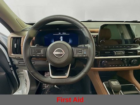 Certified 2025 Nissan Pathfinder Platinum AWD/4WD image 17