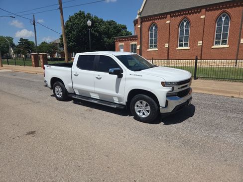 Used 2020 Chevrolet Silverado 1500 LT w/ Fleet Comfort Package AWD/4WD image 2