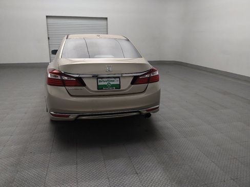 Used 2017 Honda Accord EX image 6