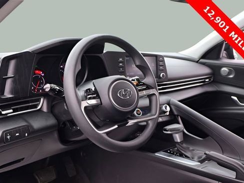 Used 2023 Hyundai Elantra SEL w/ Preferred Accessory Package image 10