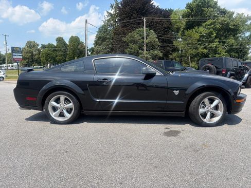 Used 2009 Ford Mustang GT RWD image 5