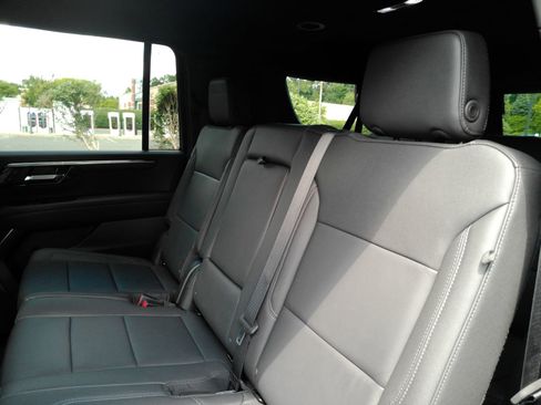 Used 2026 Chevrolet Suburban Z71 AWD/4WD image 14