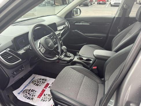 Used 2025 Kia Seltos S AWD/4WD image 9