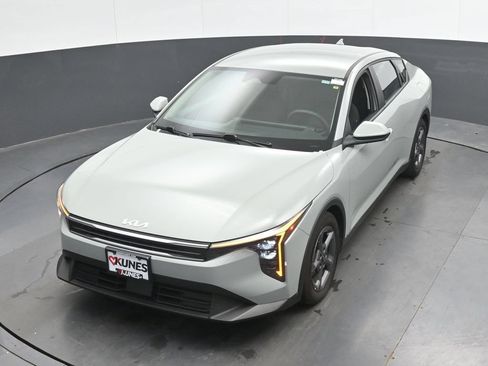 Used 2025 Kia K4 FWD image 33