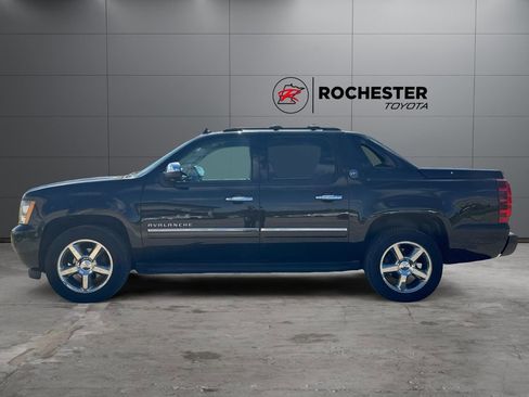 Used 2013 Chevrolet Avalanche LTZ AWD/4WD image 2