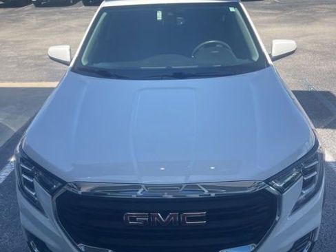 Used 2024 GMC Terrain SLE w/ Driver Convenience Package FWD image 3