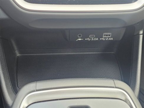 Used 2025 Subaru Crosstrek 2.0i Premium image 31