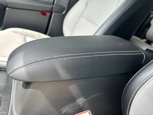 Used 2023 Ford Escape Platinum AWD/4WD image 36