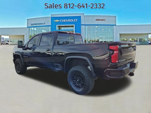 Used 2024 Chevrolet Silverado 2500 ZR2 w/ Technology Package AWD/4WD image 5
