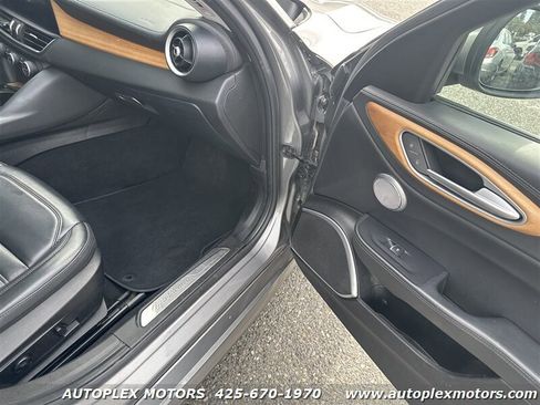 Used 2017 Alfa Romeo Giulia Ti w/ TI Lusso Light Wood Package image 9