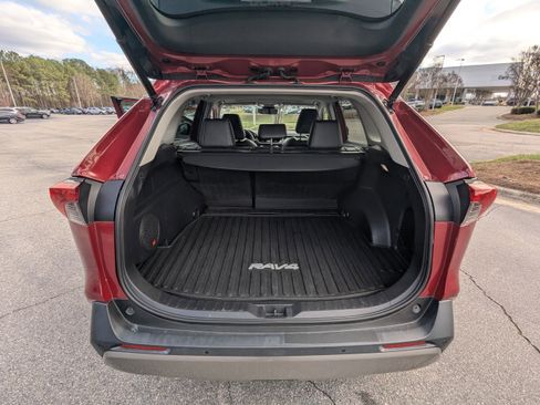 Used 2022 Toyota RAV4 Limited image 15