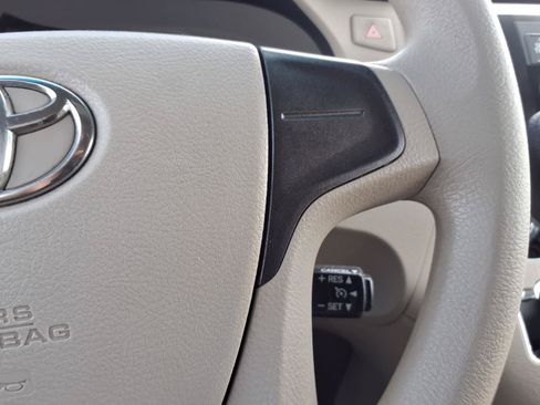 Used 2012 Toyota Sienna FWD image 15
