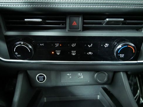 Used 2023 Nissan Rogue S image 24