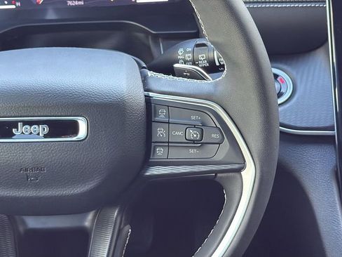 Used 2025 Jeep Grand Cherokee Altitude image 19