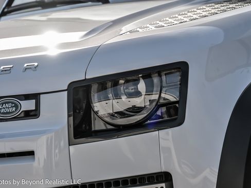 Used 2023 Land Rover Defender 130 SE image 11