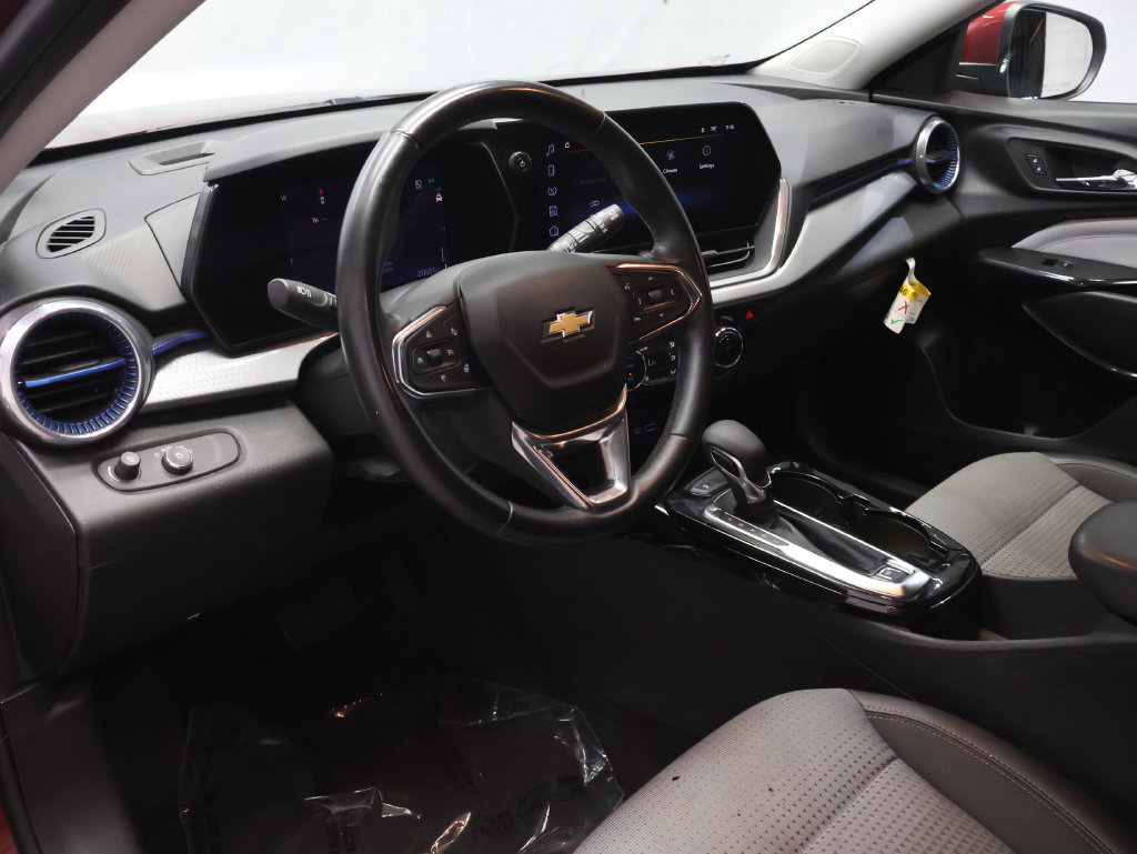 Used 2024 Chevrolet Trax LT w/ LT Convenience Package FWD image 14
