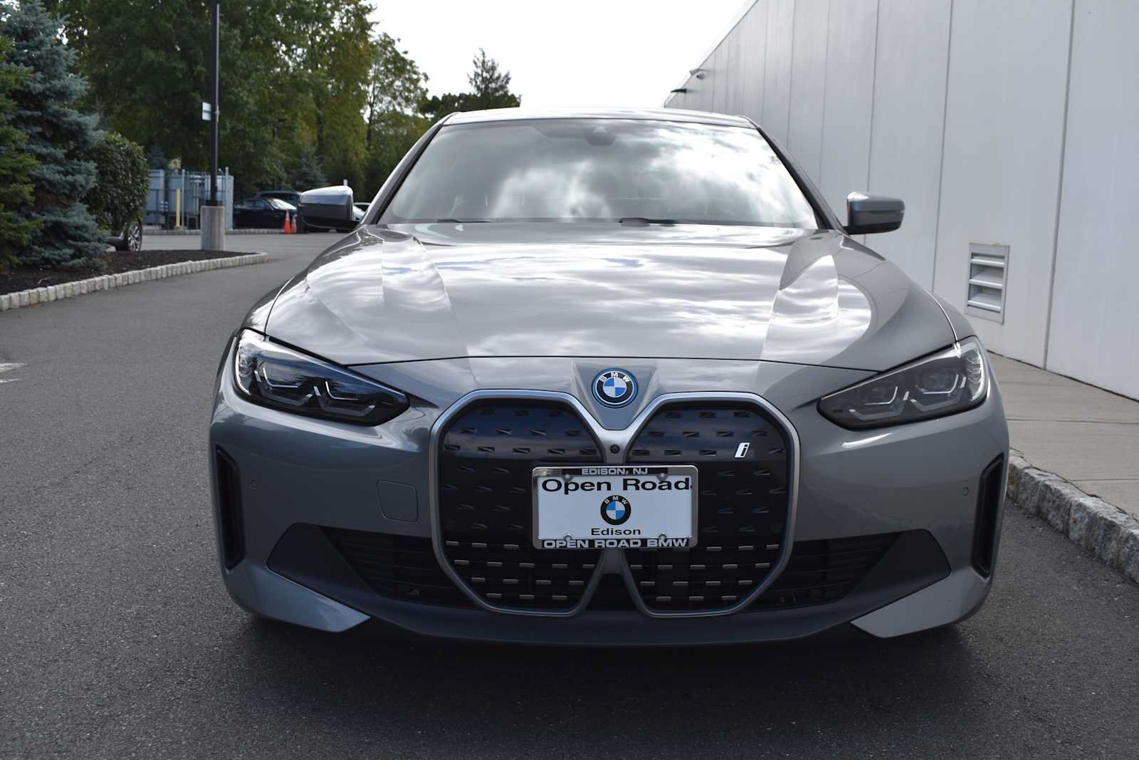 Used 2024 BMW i4 eDrive35 w/ Premium Package RWD image 2