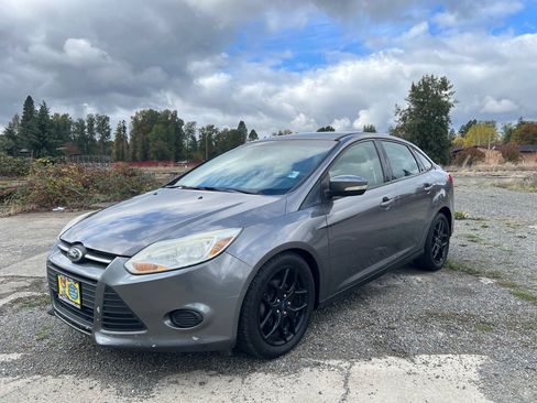 Used 2013 Ford Focus SE image 2