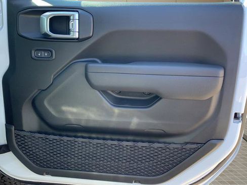 New 2026 Jeep Wrangler Unlimited Rubicon image 32