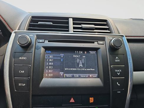 Used 2015 Toyota Camry SE FWD image 25