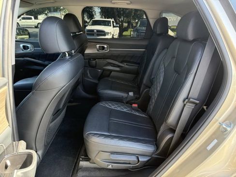 Used 2021 Kia Sorento SX Prestige image 18