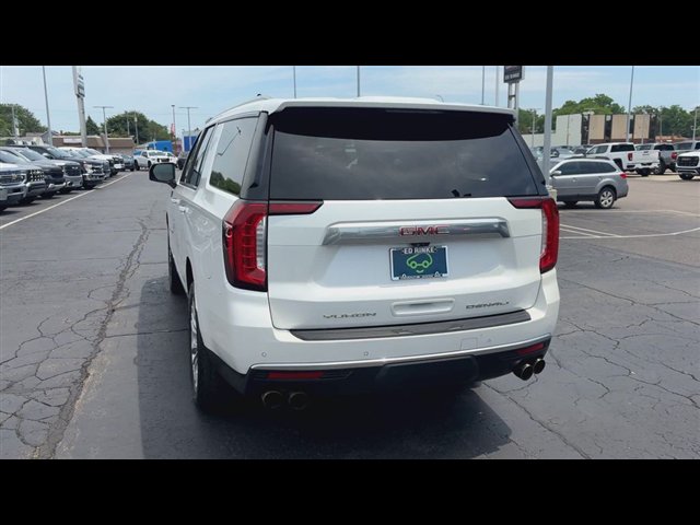 Certified 2021 GMC Yukon XL Denali w/ Denali Premium Package AWD/4WD image 7