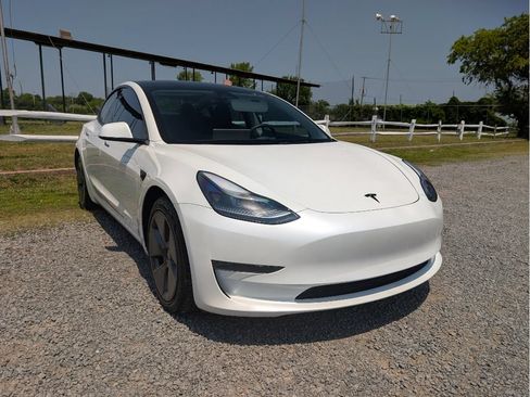 Used 2023 Tesla Model 3 Standard Range RWD image 3