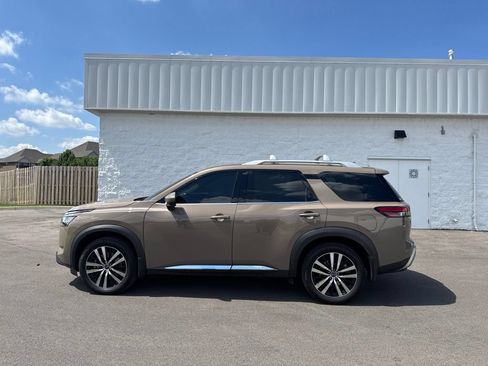 Used 2024 Nissan Pathfinder Platinum w/ Cargo Package AWD/4WD image 6