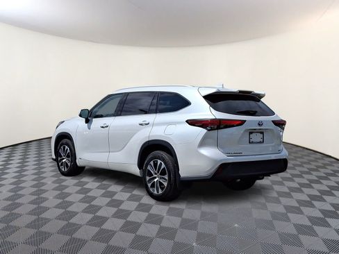 Certified 2022 Toyota Highlander XLE AWD/4WD image 7