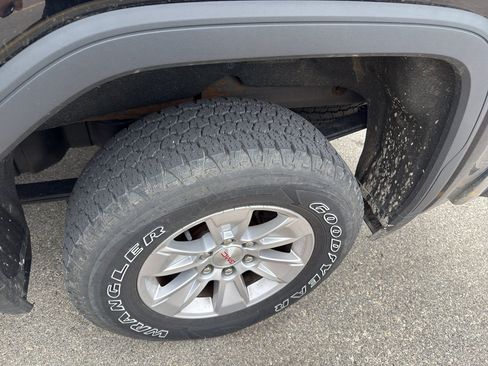 Used 2019 GMC Sierra 1500 SLE w/ SLE Value Package AWD/4WD image 9