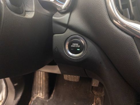 Used 2020 Chevrolet Equinox LT w/ Driver Convenience Package image 22