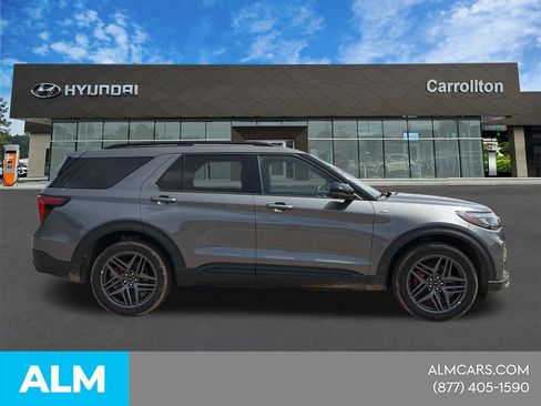 Used 2025 Ford Explorer ST-Line w/ ST-Line Street Pack AWD/4WD image 5