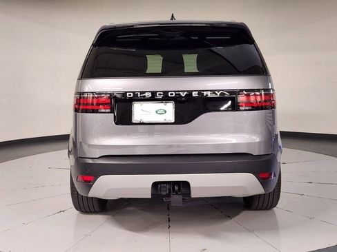 Used 2025 Land Rover Discovery S image 10