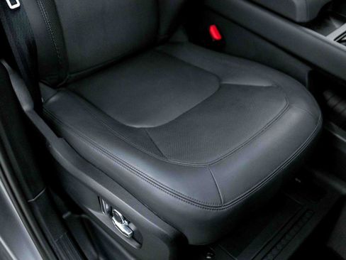 Used 2023 Land Rover Defender 130 SE image 78