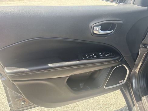 Used 2018 Jeep Compass Latitude w/ Popular Equipment Group image 23