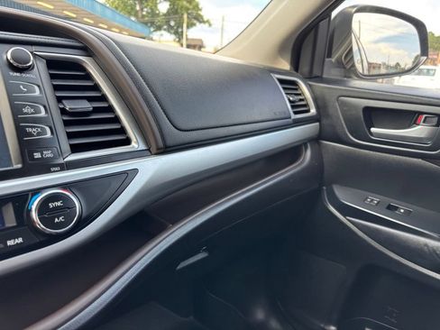 Used 2014 Toyota Highlander XLE FWD image 34