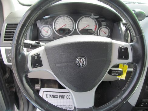 Used 2010 Dodge Grand Caravan SXT FWD image 13