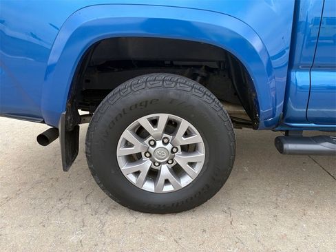 Used 2017 Toyota Tacoma SR5 image 19