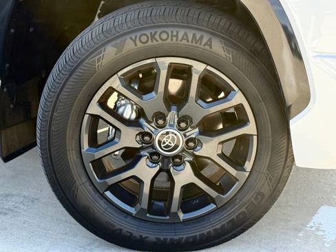 Used 2024 Toyota Tundra Platinum AWD/4WD image 2
