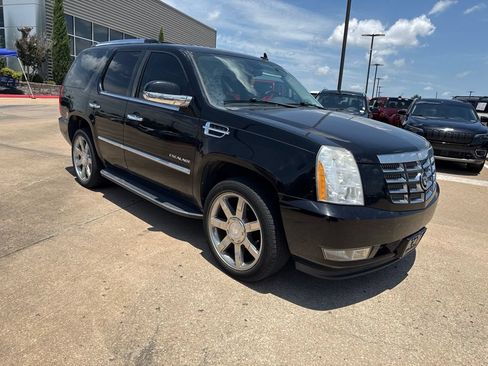Used 2010 Cadillac Escalade AWD image 2