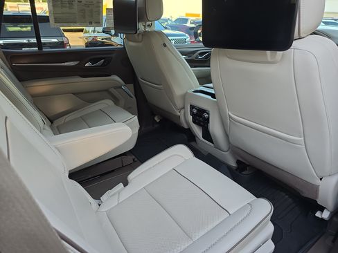 Used 2024 GMC Yukon Denali w/ Advanced Technology Package AWD/4WD image 11