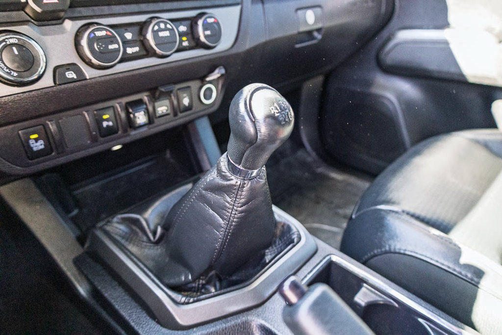 Used 2021 Toyota Tacoma TRD Sport w/ TRD Premium Sport Package AWD/4WD image 9