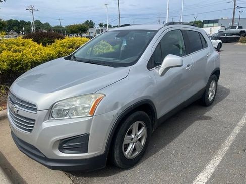 Used 2016 Chevrolet Trax LT FWD image 3