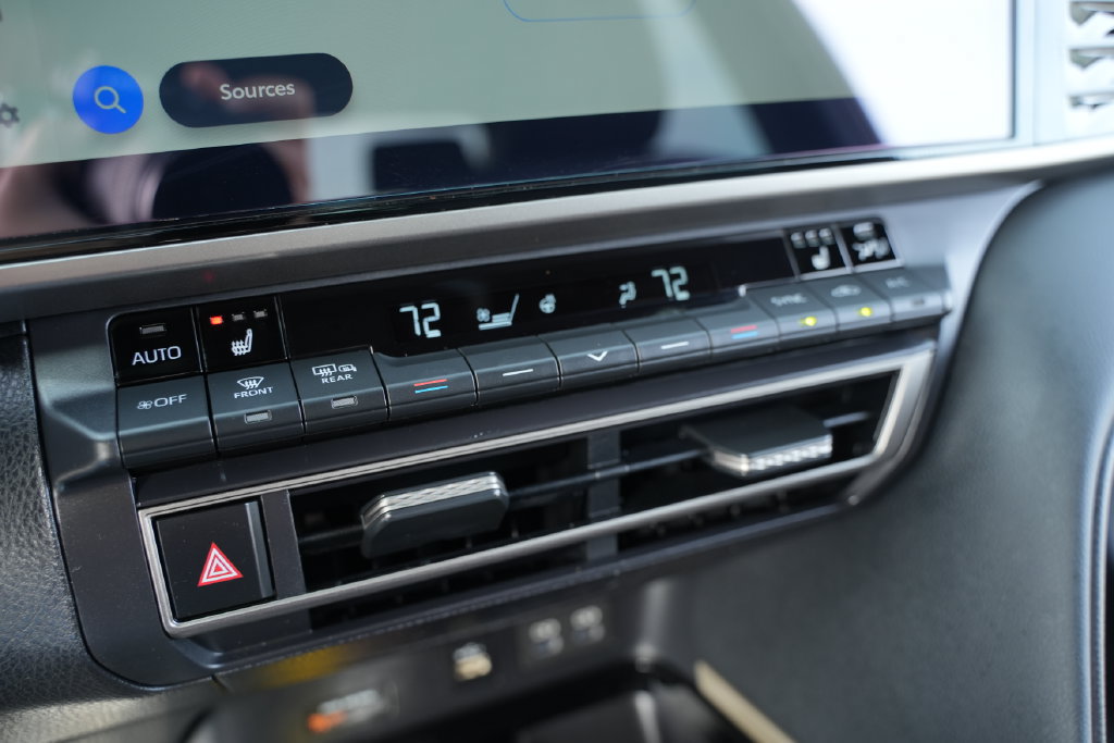 Used 2025 Toyota Camry XSE FWD image 35