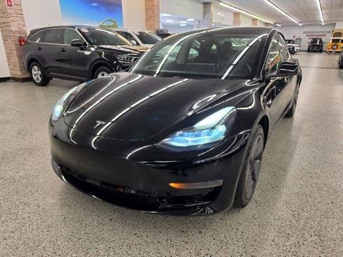 Used 2022 Tesla Model 3 Standard Range RWD image 2